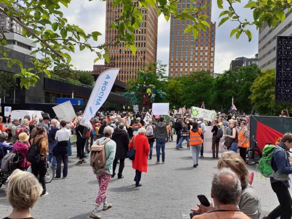 Klimaatdienst en -demonstratie Zuidas Amsterdam