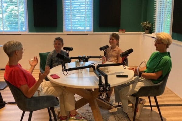 Kinderpodcast ‘BijbelBrein’ bij 10 jaar Samenleesbijbel